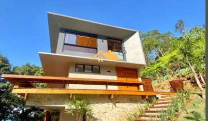 Imperdível casa à venda em Maresias, São Sebastião-SP! 5 quartos, 5 suítes, 3 salas, 3 vagas e 400m² de área. Confira já!