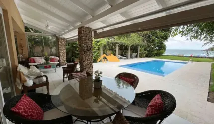 CASA  FRENTE AO MAR NA PRAIA DE JUQUEHY- SAO SEBASTIAO, SP.