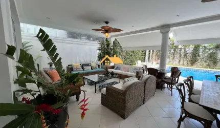 Casa de Luxo em Condomínio na Baleia - São Sebastião-SP: 5 Quartos, 5 Suítes, 3 Salas, 5 Banheiros, 3 Vagas, 350m². Confira!