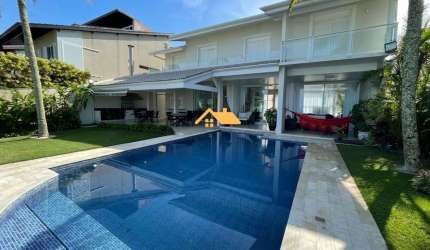 Casa de luxo com 5 quartos e 5 suítes em Juquehy, São Sebastião-SP: 300m², 3 salas, 5 banheiros e 5 vagas de garagem!