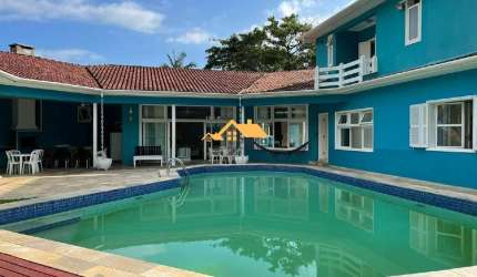 Casa  em Maresias, São Sebastião-SP: 6 quartos, 4 suítes, 3 salas, 5 banheiros, 5 vagas de garagem e 500m² de área.