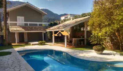 Casa de 4 quartos e 3 suítes em Maresias, São Sebastião-SP: 3 salas, 4 banheiros, 4 vagas de garagem e 300m² de área.