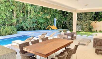 Casa de Luxo em Condomínio na Baleia, São Sebastião-SP: 4 Quartos, 4 Suítes, 3 Salas, 5 Banheiros, 3 Vagas, 300m²!