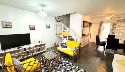 Casa em condomínio frente ao mar na Barra do Una, São Sebastião-SP: 3 quartos, 1 suíte, 2 salas, 3 banheiros, 2 vagas, 130m².