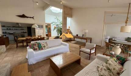 Casa em condomínio à venda em São Sebastião-SP - 5 quartos, 5 suítes, 3 salas, 5 banheiros, 2 vagas, 300m².