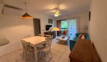 Flat em condomínio para locação em Juquehy, São Sebastião-SP: 3 quartos, 3 suítes, 1 sala, 3 banheiros, 2 vagas.