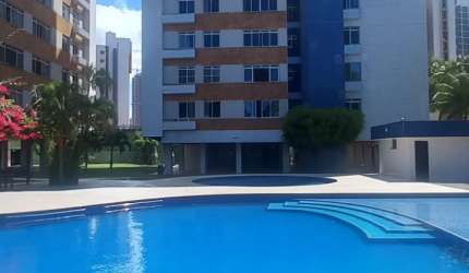 Apartamento reformado na Varjota com 3 quartos e 2 vagas de garagem com piscina