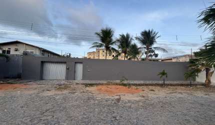 Casa de praia a venda no Icaraí próximo a restaurantes , farmácia e supermercado