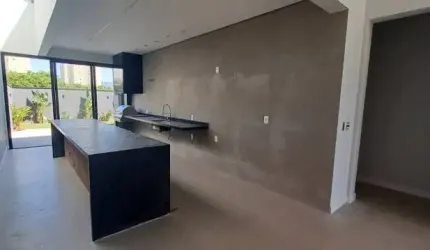 Linda casa TÉRREA no Condomínio REAL PARK térrea para venda possui 166 m² com 3 suítes LOTE PLANO