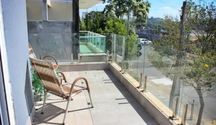 Casa no condomínio PARQUE DAS FIGUEIRAS sobrado para venda possui 155 m² com 3 suítes PISCINA