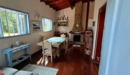 Linda Casa em estilo colonial mineiro para venda tem 250 m² com 3 quartos 2 suítes PISCINA com CHURRAQUEIRA na Vila Oliveira