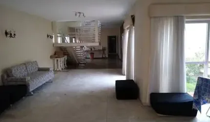 Sobrado para fins comerciais tem 473 m² com 4 quartos em Centro ideal para escritório/clinica/consultório/escola - Mogi das Cruzes