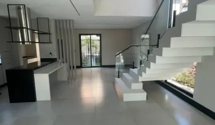 ÓTIMO Sobrado no Condomínio Bella Cittá Fazenda Rodeio para venda com 229 m² com 3 suítes PISCINA