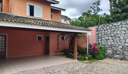 LINDO sobrado no MOGI HILLS III para venda com 99 m² com 3 quartos 1 suíte e  Espaço GOURMET