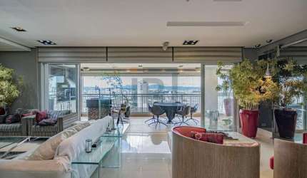 Apartamento de 206m² com 4 Dormitórios, sendo 3 Suítes, e 3 Vagas na rua Fábia, Vila Romana