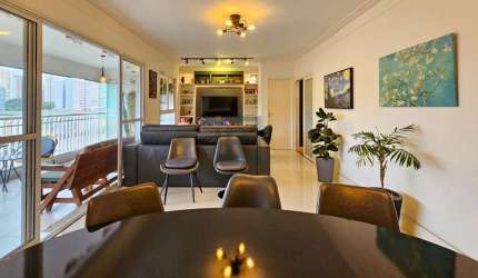 Apartamento de 126m² com 3 dormitórios, sendo 1 suíte, e  2 vagas no condomínio LIV