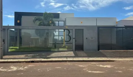 Casa no bairro Canadá, Cascavel/PR com piscina