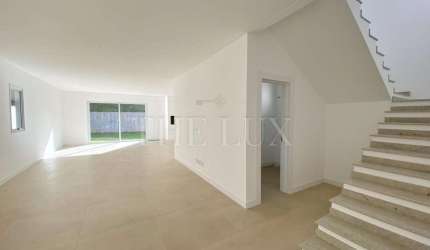 Casa para Venda em Joinville, Atiradores, 4 dormitórios, 2 suítes, 4 banheiros, 3 vagas