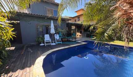 Linda casa 4 quartos em localização nobre de Búzios à venda