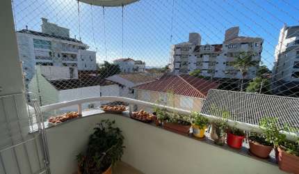 Apartamento à 50 metros da praia Canasvieiras