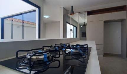 Linda casa no Condomínio Granja Olga