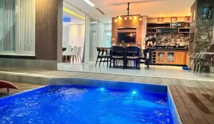 Duplex de luxo, Sim,4 suítes, piscina, goumert, closet.