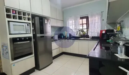 Sobrado a venda no Jardim Stetel em Santo André, com 276m².