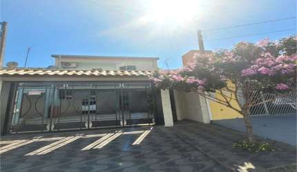 Sobrado com 3 quartos à venda em Jardim Bom Princípio - SP