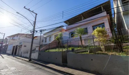 Casa à Venda com 4 quartos no Bairro Jardim Glória em Juiz de Fora - MG