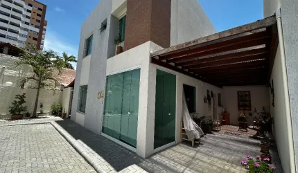 Casa com 3 suítes no bairro Atalaia