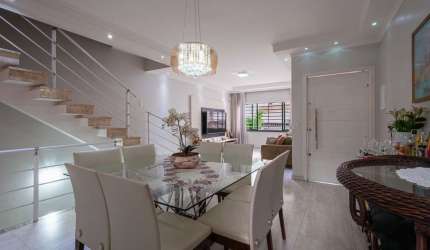 Funcional sobrado para venda com 3 quartos, sendo 3 suítes, 160m²