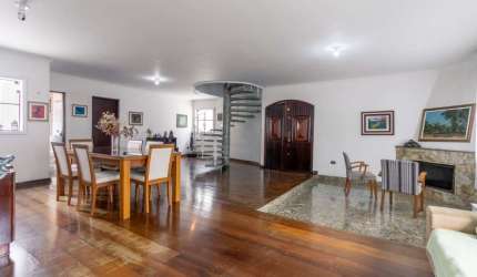 Imperdível sobrado para venda com 4 quartos, sendo 2 suítes, 365m²