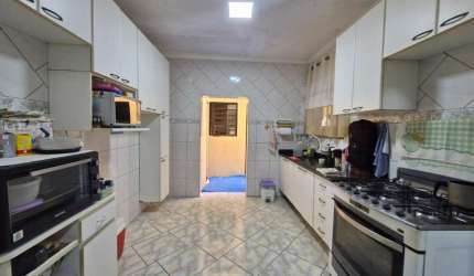 Confortável casa tipo para venda com 3 quartos, sendo 1 suíte, 154m²