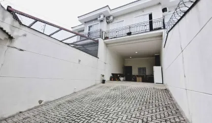 Agradável sobrado para venda com 5 quartos, sendo 2 suítes, 136m²