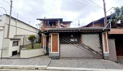 Imperdível sobrado para venda com 4 quartos, sendo 2 suítes, 333m²
