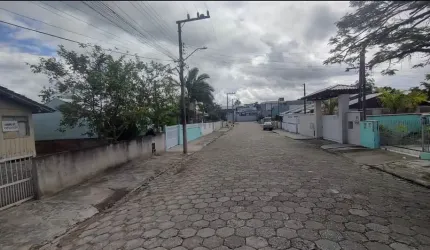 Terreno com 288 metros quadrados em Balneário Piçarras/SC