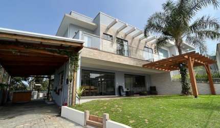 Casa Alto Padrão com Vista Mar em Penha/SC