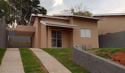 Casa recém-construída, pronta para financiar e usar o FGTS!