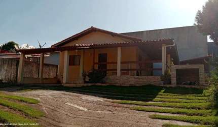 2 Dorms | 6 Vagas | 200 m² construída | 450 m² do terreno
