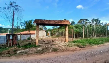 Terreno com possibilidade de formar 5 casas de condomínio!