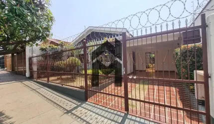 Casa à Venda no Jd. Antártica | 3 Quartos, Edícula, 2 Vagas e Ótima Localização