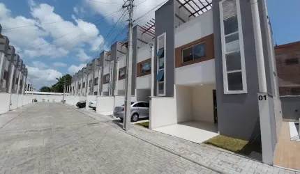 Casa Triplex em Condomínio com 02 suítes, Santa Tereza - Parnamirim RN