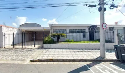 Venda de casa térrea próxima a Av General Carneiro