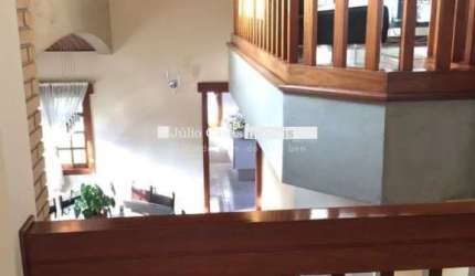 Casa no condomínio Isaura