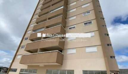 Amplo Apartamento no centro de Piedade