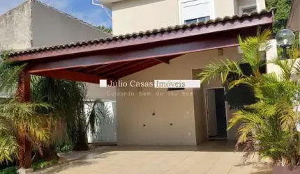 Casa a venda no condomínio com 3 quartos.