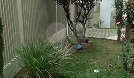 Casa térrea com 3 quartos à venda em Vila Galvão - SP