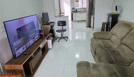 Casa térrea com 3 quartos à venda ou para locação em Vila Nivi - SP