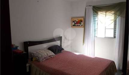 Casa térrea com 3 quartos à venda em Centro - SP