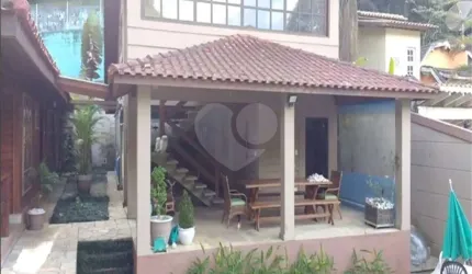 Casa térrea com 3 quartos à venda em Vila Machado - SP
